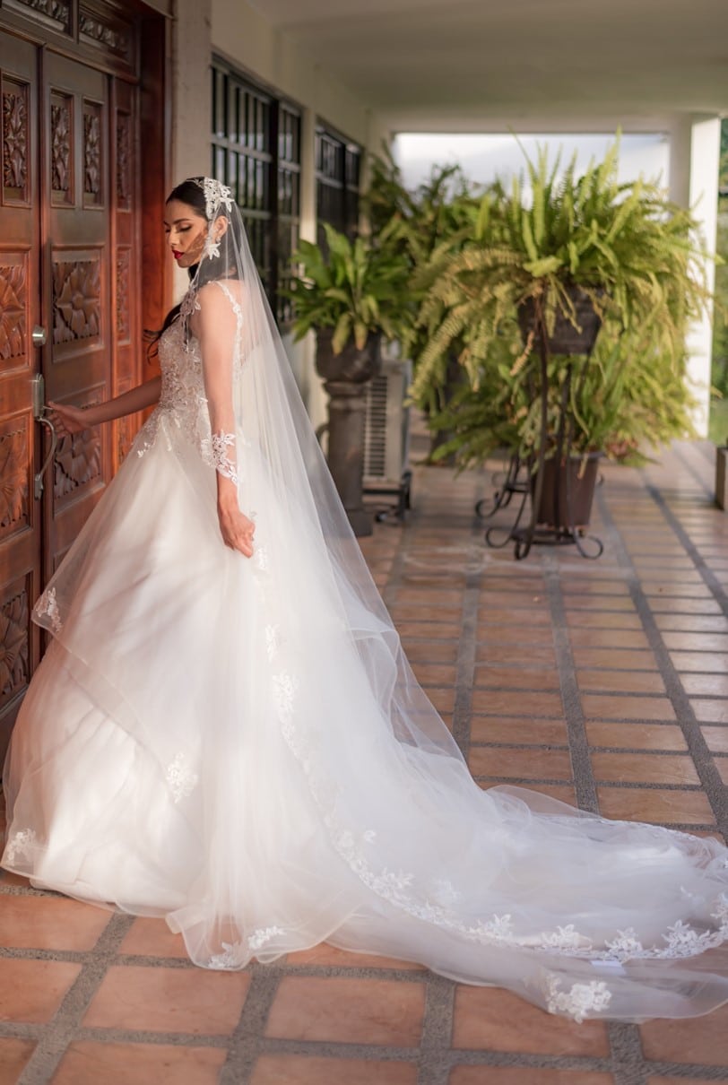 Vestido de Novia Línea A Hermosos encajes con Espalda escotada en