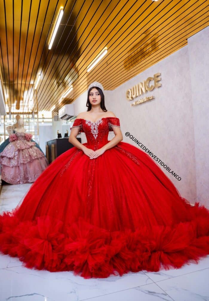 Tenemos vestidos de xv años rojo con brillos - Image 4