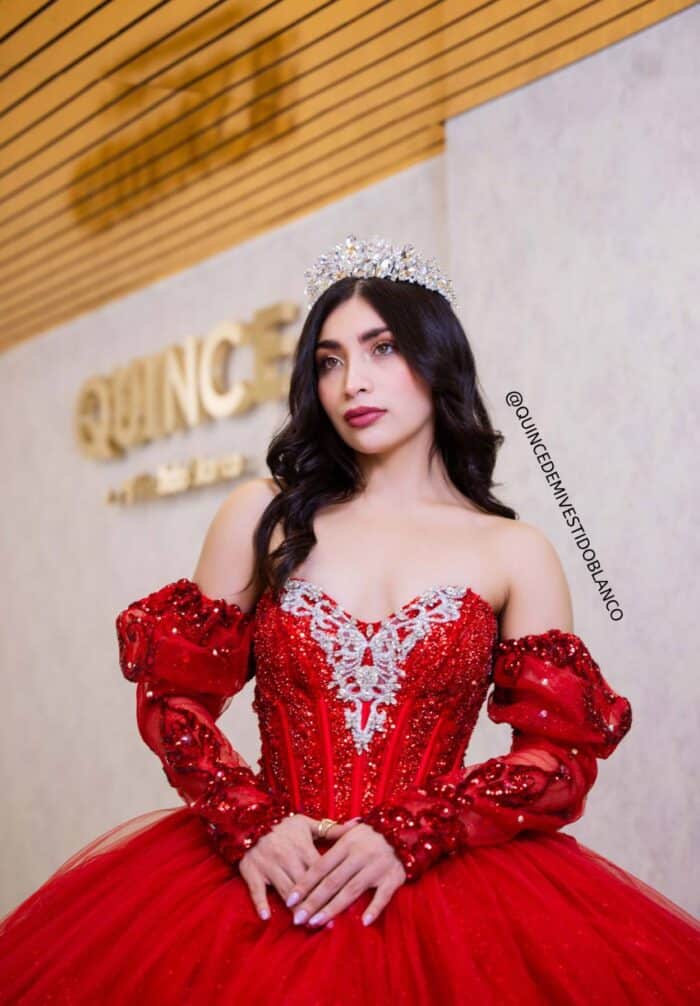 Quinceañera vestido rojo en existencia - Image 3
