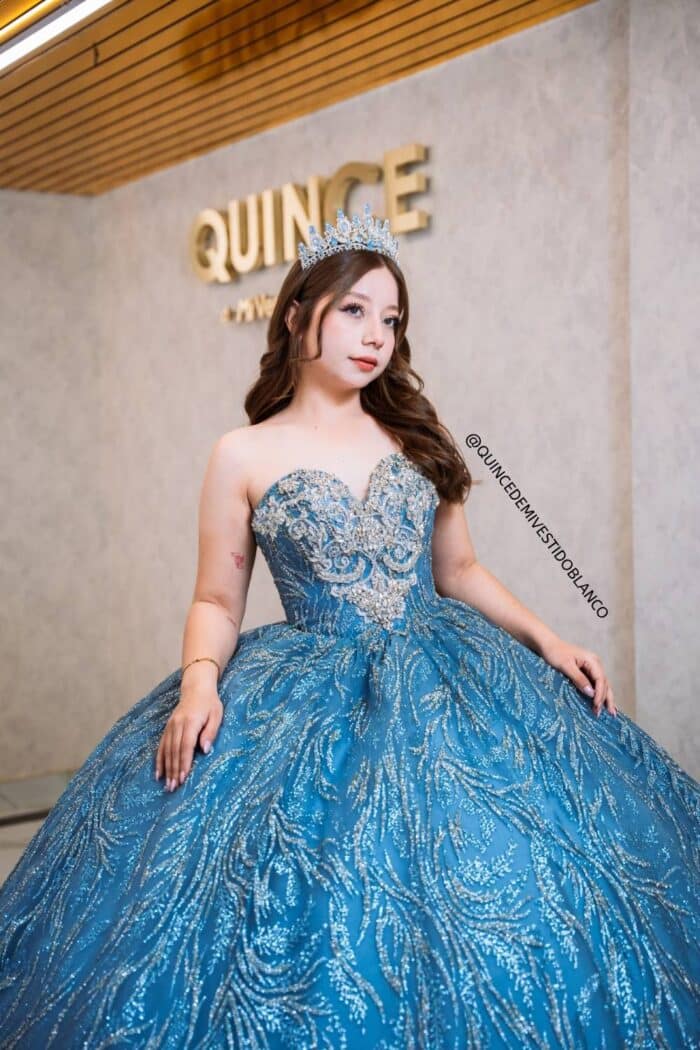 Vestido de 15 azul cielo - Acércate a conocer nuestra nueva colección CRYSTALS. - Image 2
