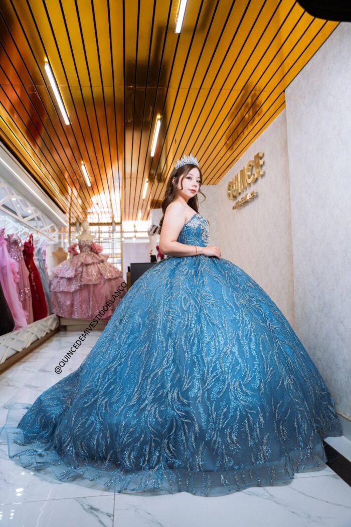 Vestido de 15 azul cielo - Acércate a conocer nuestra nueva colección CRYSTALS. - Image 5