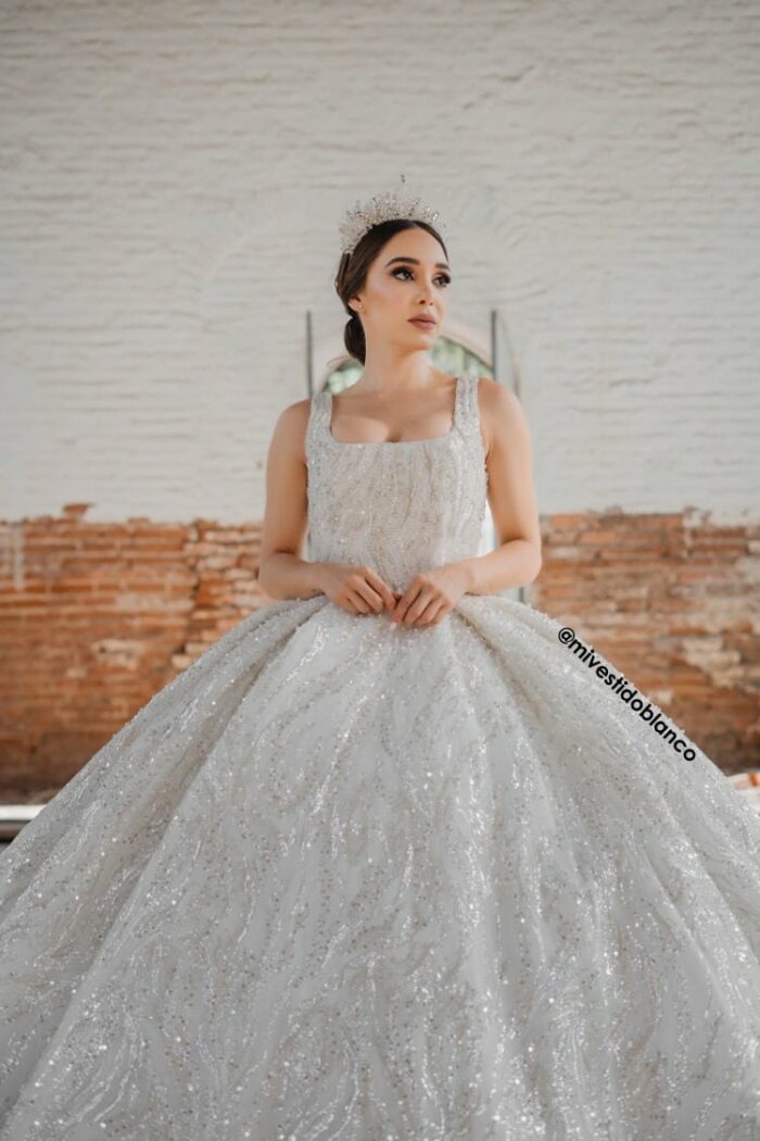 Bello vestido de novia corte princesa. - Image 3